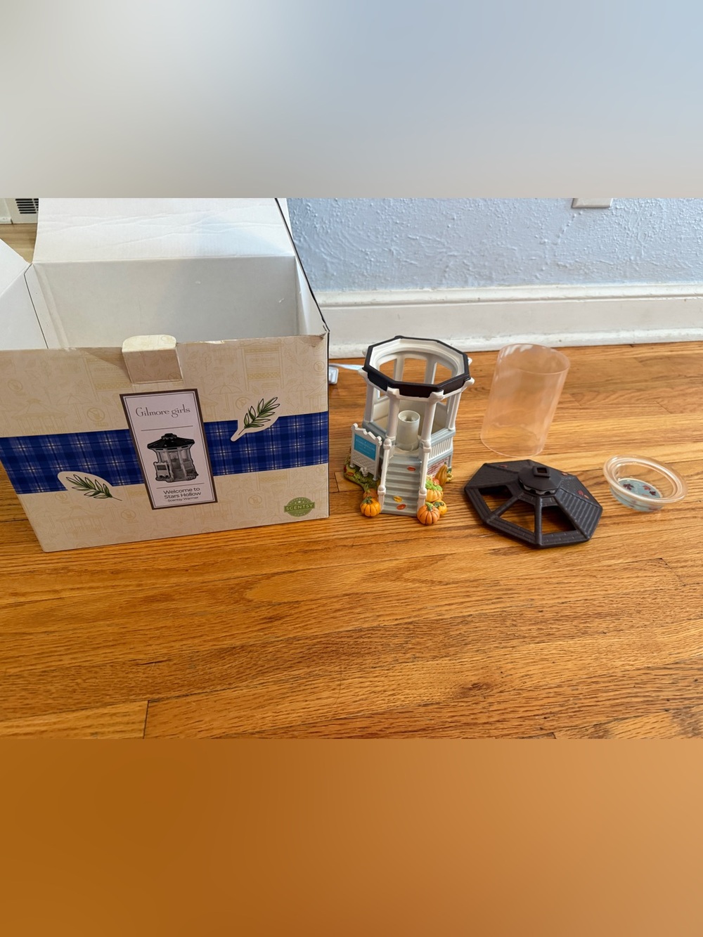 Scentsy Gilmore Girls welcome to stars hollow Warmer